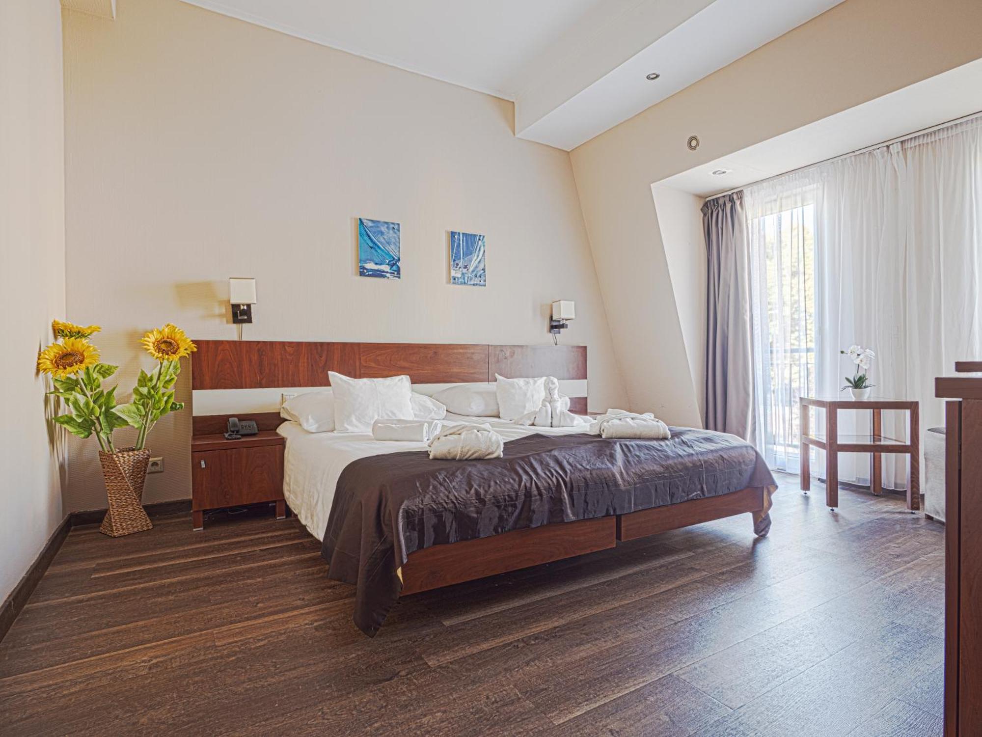 ฮอลิเดย์ บีช เวลล์เนสส์ โฮเทล วิต ซาวน่า พาร์ค Hotel บูดาเปสต์ ภายนอก รูปภาพ