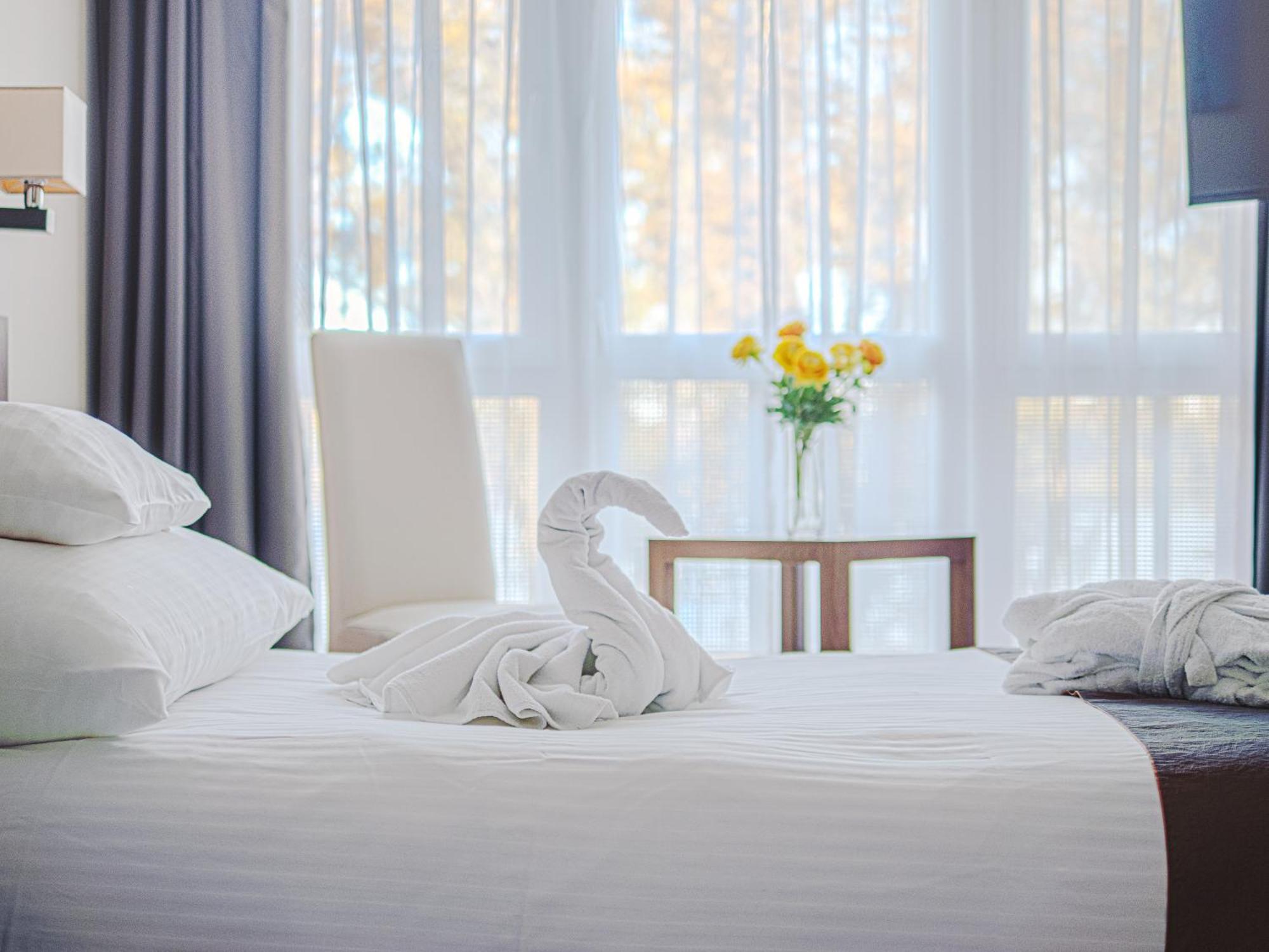 ฮอลิเดย์ บีช เวลล์เนสส์ โฮเทล วิต ซาวน่า พาร์ค Hotel บูดาเปสต์ ภายนอก รูปภาพ