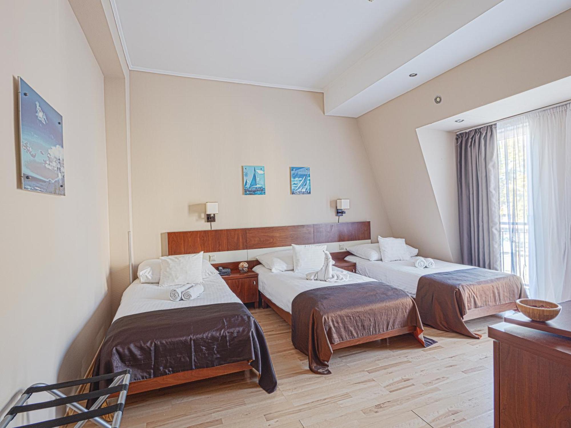 ฮอลิเดย์ บีช เวลล์เนสส์ โฮเทล วิต ซาวน่า พาร์ค Hotel บูดาเปสต์ ภายนอก รูปภาพ