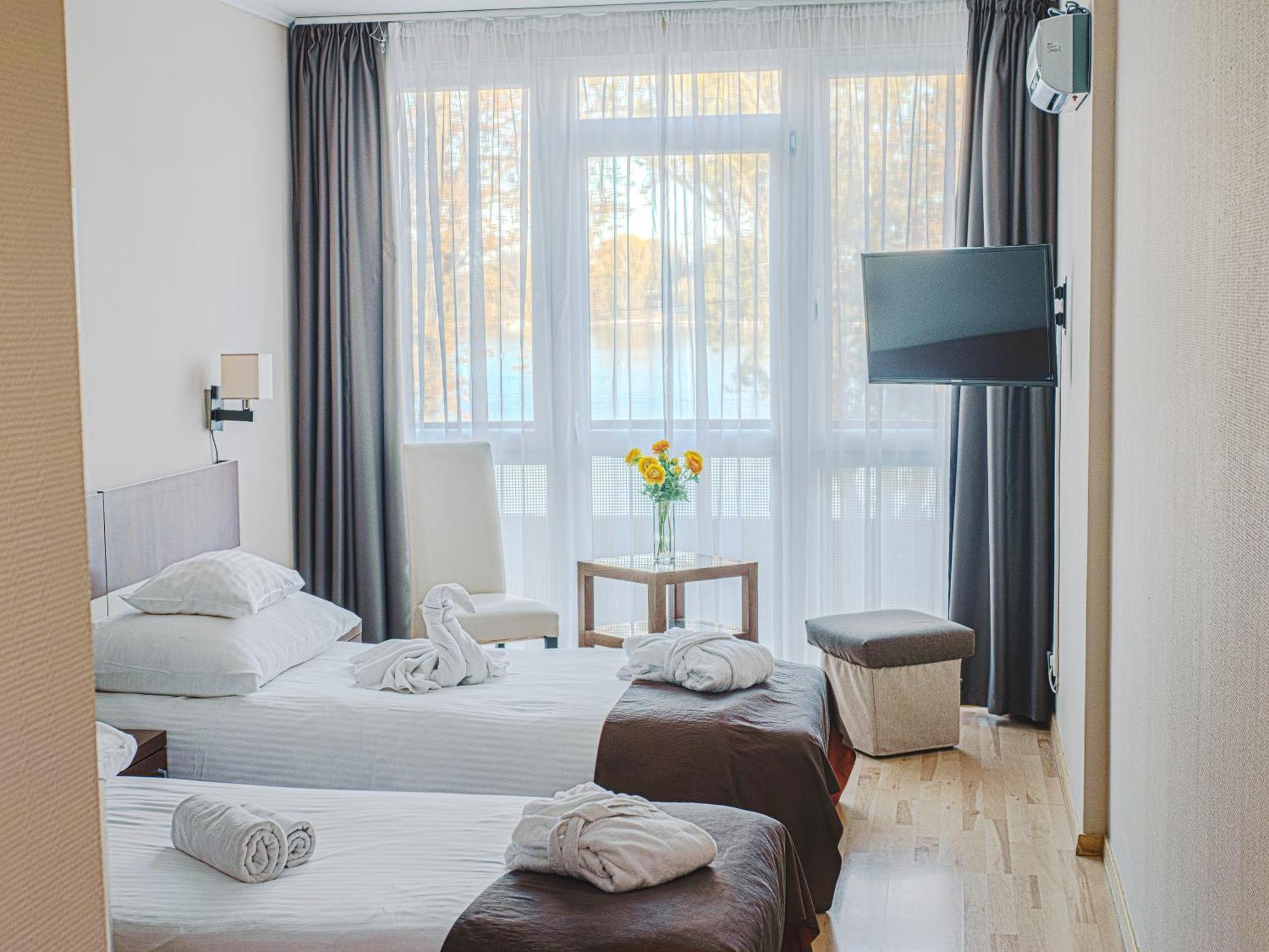 ฮอลิเดย์ บีช เวลล์เนสส์ โฮเทล วิต ซาวน่า พาร์ค Hotel บูดาเปสต์ ภายนอก รูปภาพ
