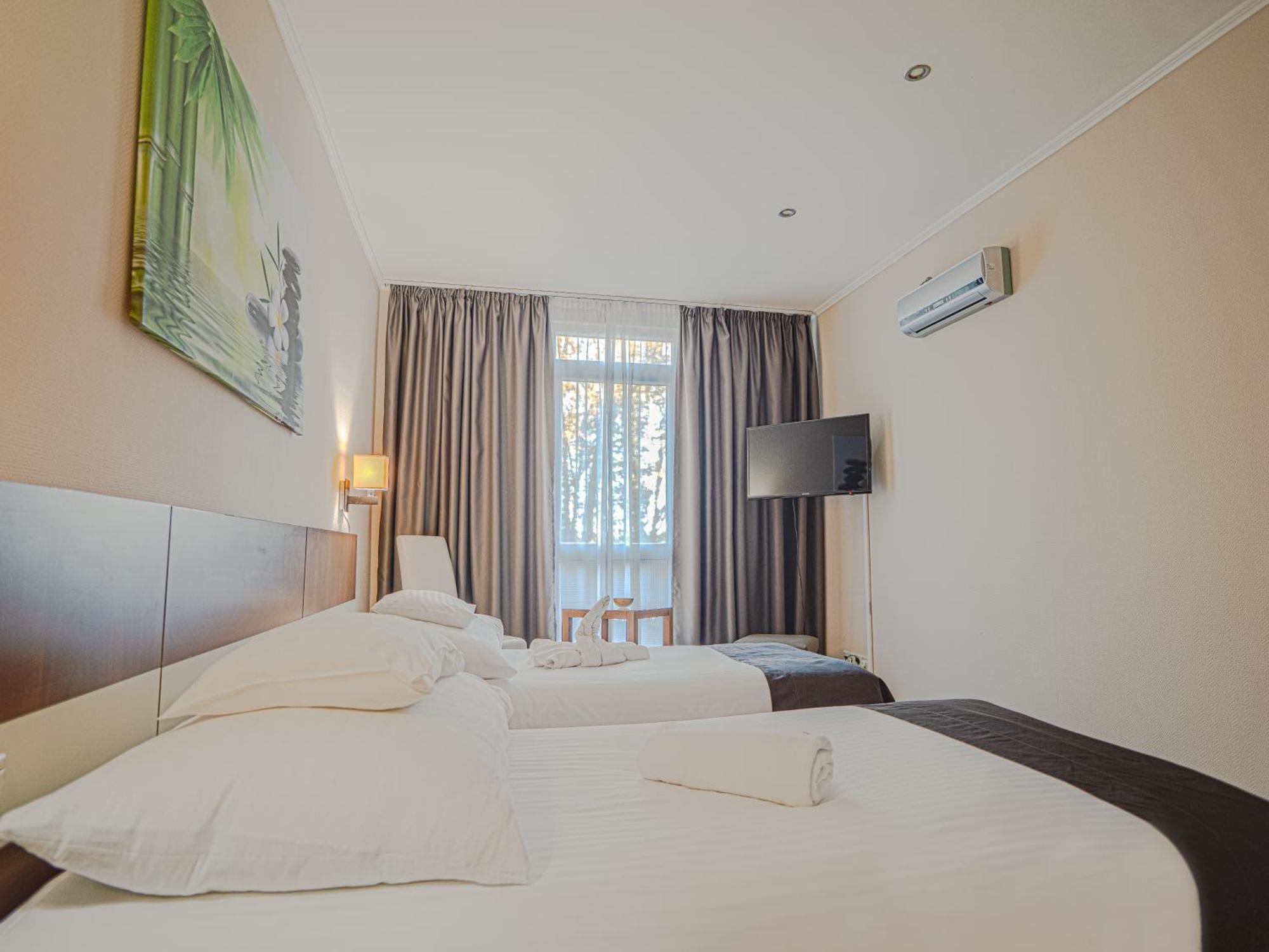 ฮอลิเดย์ บีช เวลล์เนสส์ โฮเทล วิต ซาวน่า พาร์ค Hotel บูดาเปสต์ ภายนอก รูปภาพ